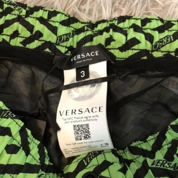New Authentic Versace Green/Black Logo Print Swim Shorts Size 3 - Picture 5 of 11